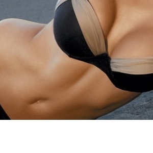 Plážový průvodce: Jak vybrat plavky pro váš typ postavy?