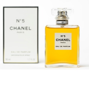 Tajemství flakónu s nápisem Chanel N° 5
