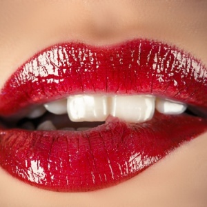 Kosmetické fenomény: rtěnka a lesk