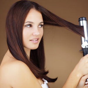 
Sedm činností, kterými si ničíte své vlasy