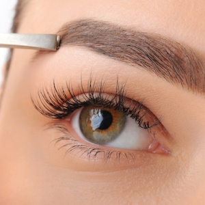 
5 chyb, kterých se vyvarovat při úpravě obočí