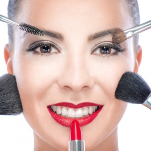 Trendy v líčení pro jaro-léto 2016
