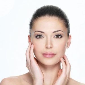 Mini lifting - Serdev suture lift - výrazné omlazení a zkrášlení obličeje v Arte Clinic v Brně