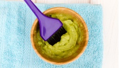 Avokádovo majonézová maska pro suché a fádní vlasy