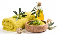 Dětský či olivový olej jako levné oční odličovadlo