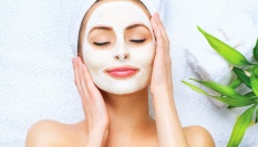 Pleťová maska z kvasnic, mléka, medu a citrónu pro krásnou pleť