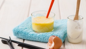 Maska z vaječných bílků proti vráskám a zvětšeným pórům