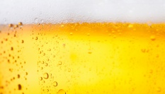 Pivní přeliv na zvětšení objemu vlasů