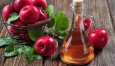 Jablečný ocet pro lesklé a hebké vlasy