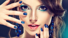 Lak na nehty, který omladí tvé ruce