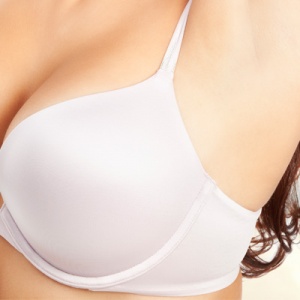 Sníte o neodolatelném dekoltu bez plastických operací?