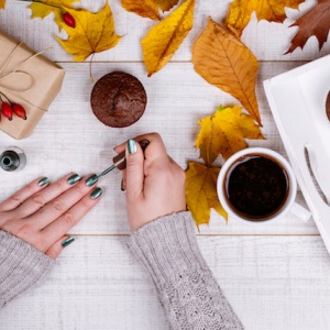 Nejlepší barvy laků na nehty pro podzim 2017