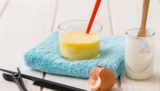 Vajíčková maska proti mastným vlasům