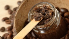 Kávová maska pro suché vlasy