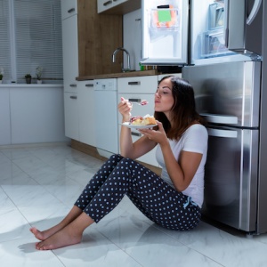 Je záchvatové přejídání výmluva nebo nemoc?