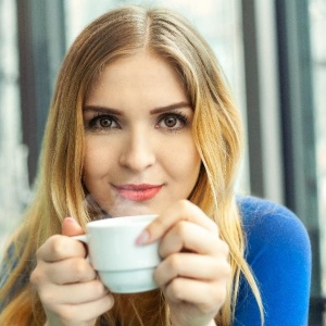 Chcete omládnout? Zkuste vyměnit brýle za kontaktní čočky