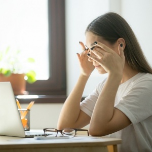 Máme 4 tipy, jak bojovat s digitální únavou očí