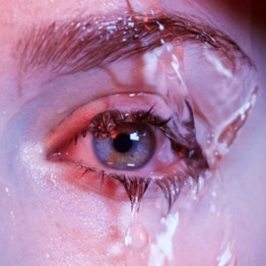 Zánět spojivek může být zákeřný. Jak s ním bojovat?