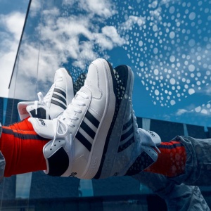 Jak nosit boty Adidas v módních jarních stylech?