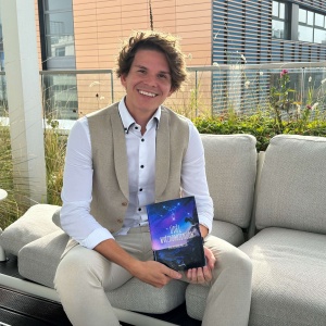 Společnost rozdělená podle znamení zvěrokruhu a soužití ve třech místo páru