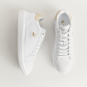 Jak stylizovat tenisky v outfitu s krátkými sukněmi? Průvodce