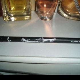 Černá tužka na oči Nyx