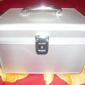 Kufřík na nehtovou modeláž či na líčení