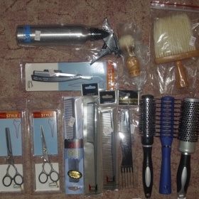 Kadeřnický kufřík + profesionální kadeřnické pomůcky