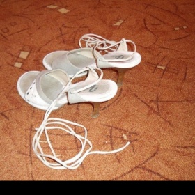 Co k těmto botičkám?