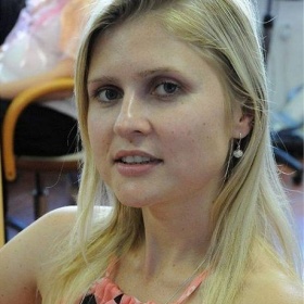 Jak opticky zvětšit objem vlasů barvou?