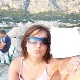 Blond melír v tmavých vlasech