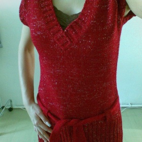 Tmavěčervená vesta