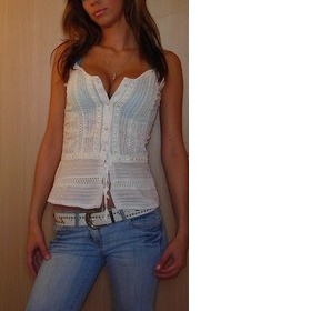 Romantické zdobené bílé tílko