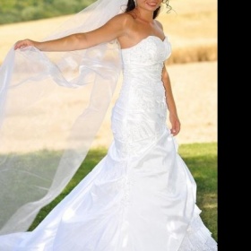 Nádherné svatební šaty s vlečkou+spodnice
