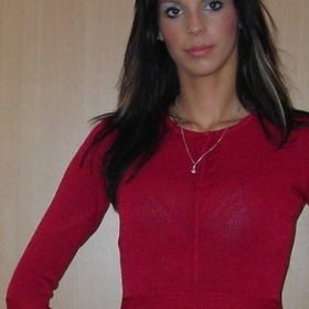 Vínovočervené triko se šňůrkou