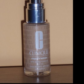 Clinique - Repairwear Anti Aging Makeup SPF15 - foto č. 1