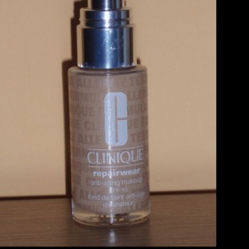 Clinique - Repairwear Anti Aging Makeup SPF15