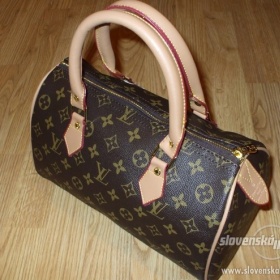 Prošívaná černá kabelka Zara