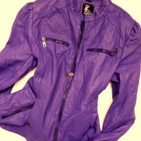 Fialová koženková bundička