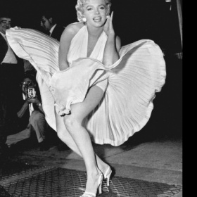 Bílé šaty ala Marilyn Monroe - foto č. 1