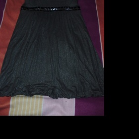 Šedo-stříbrné šaty značky Calliope