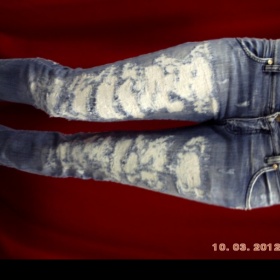 Roztrhané kalhoty značky Met jeans