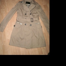 Béžový trenčkot Stradivarus