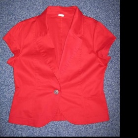 Co nosit k červenému sáčku?