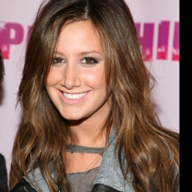 Z tmavě šedého obočí na světle hnědou