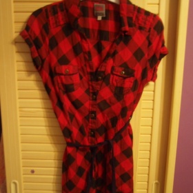 Červeno-černá košile značky Bershka