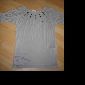 Šedé tričko s kameny s netopýřími rukávy zn. Reserved - foto č. 1