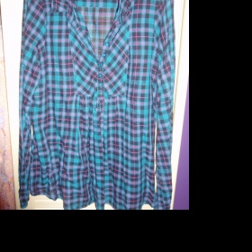 Volná modro-růžovo-černá košile značky ann christine