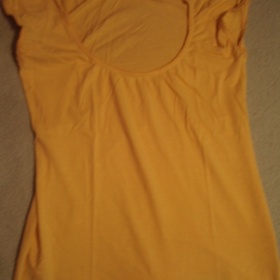 Žluté tričko značky Terranova - foto č. 1