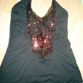 Hnědé tílko s flitrovou ozdobou